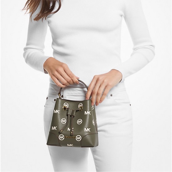 MICHAEL KORS
Mercer Small Logo Embossed Leather Bucket Bag
COLOR OLIVE - Picture 2 of 14